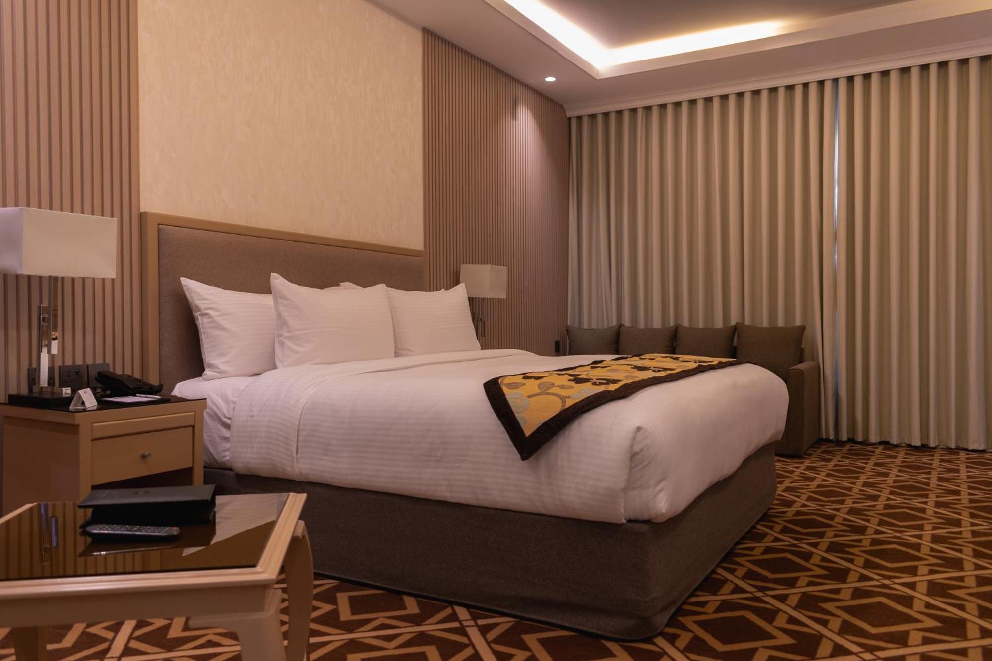 Best Western Plus Jeddah Hotel Madinah Road Exterior photo